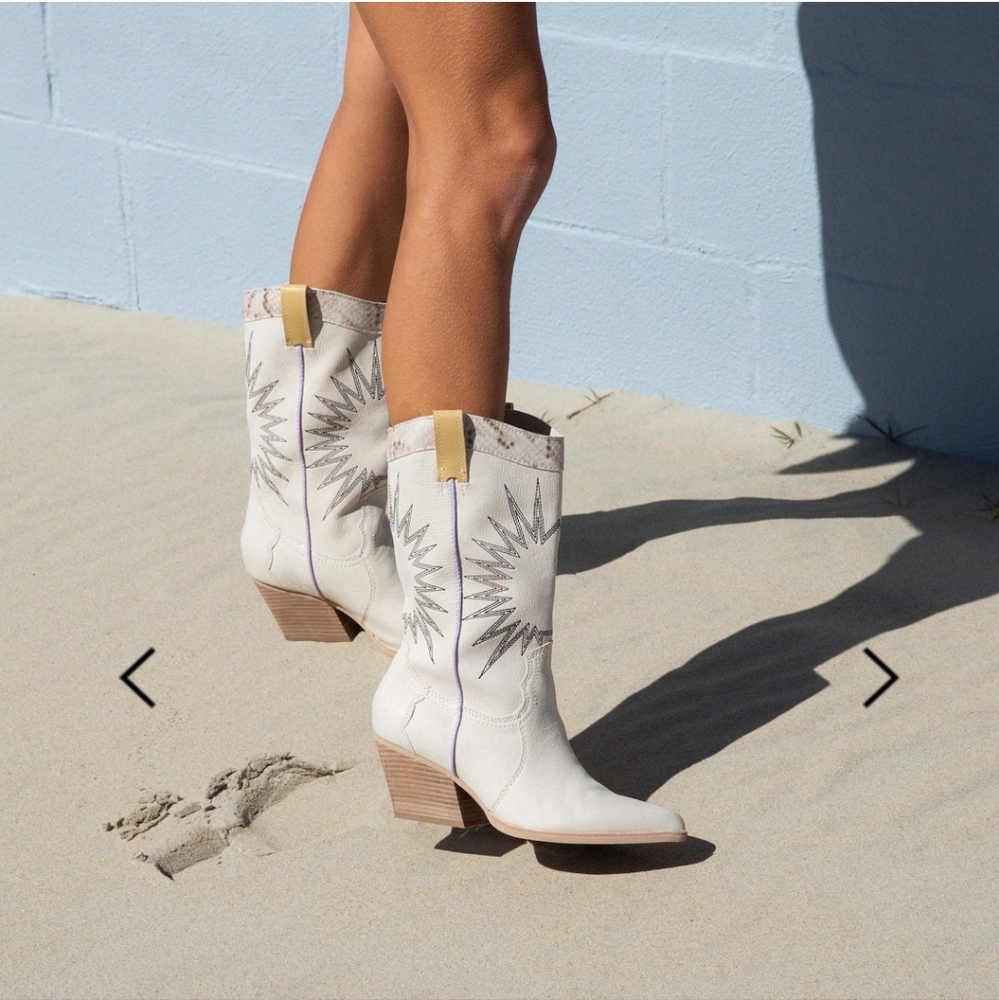 Dolce Vita Lawson Boots in Sand Nubuck Size:8